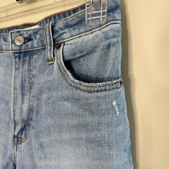 ABERCROMBIE Mom High Rise Curve Love Jeans Distressed Light Wash 2 SHORT - Picture 5 of 8